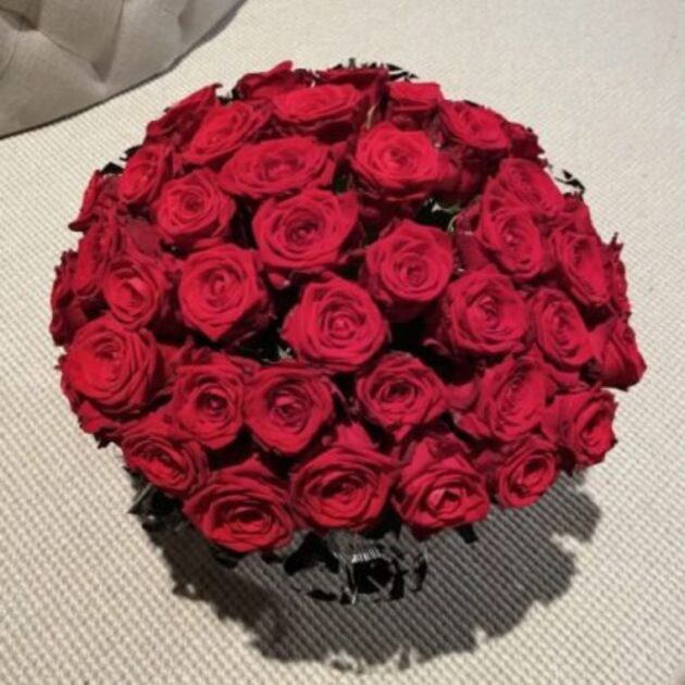 50 Red roses hat box 2 50 Red roses hat box