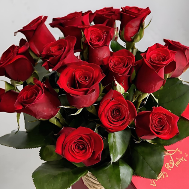 16 Red Rose For Valentine's Day Gift – A Gorgeous Bouquet of Red Roses for Valentine's Day