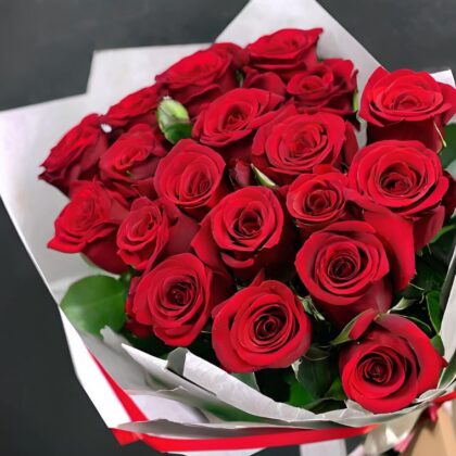 Happy Women's Day Red Roses Delivery
