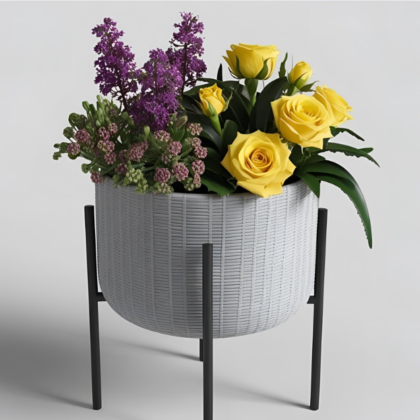 Mixed flower planter delivery UK for Mother's Day – Vibrant flowers, perfect gift.