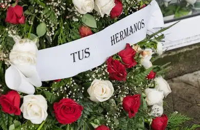 What to Write in a Sympathetic Funeral With Flower Message 1 Funeral Flowers Chosen to Honour a Loved One